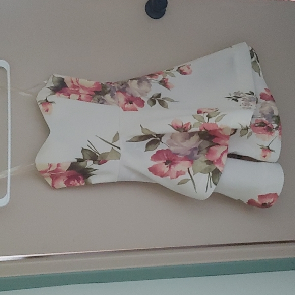 Flowed bell dress - Picture 1 of 1